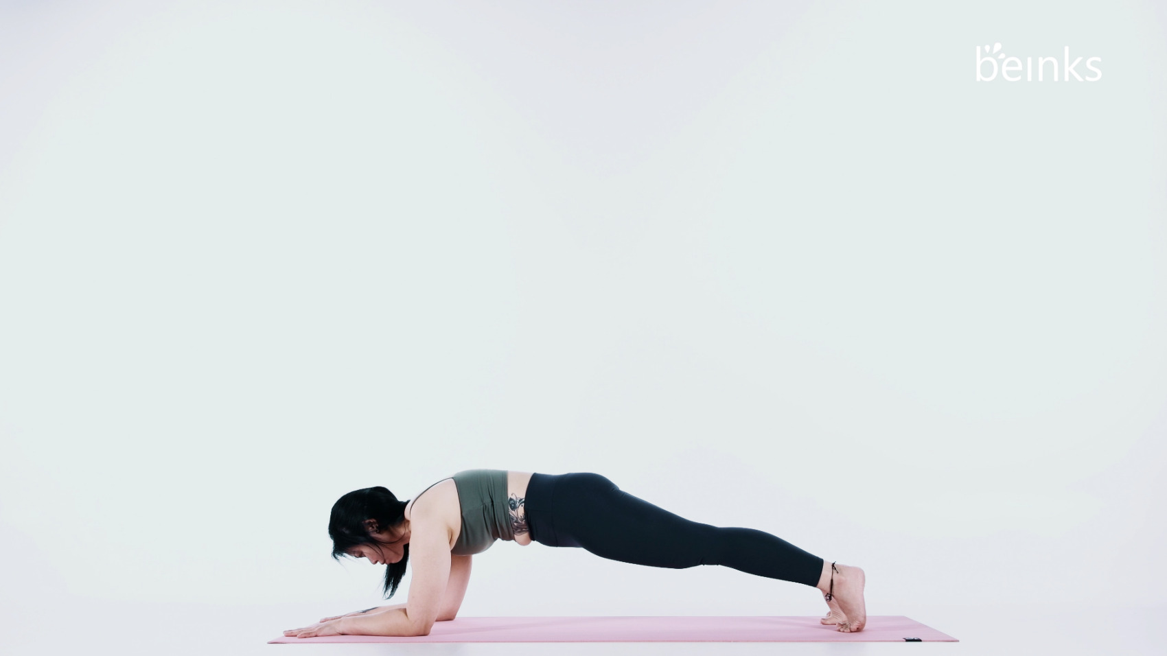 9 Yoga Arm Balances You Can Do as Beginner Yogi - Welltech