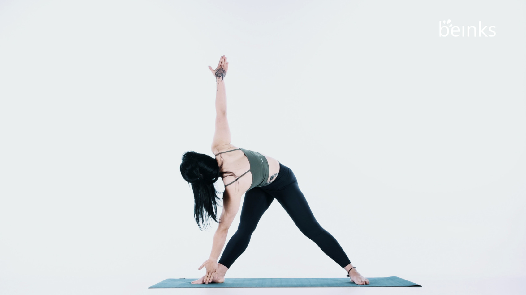 Revolved Triangle Yoga Pose Adjustments- Parivrtta Trikonasana - Drishti  Online Yoga Teacher Training | USA | Canada | UK | Germany